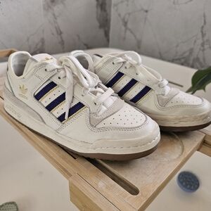 Womans Adidas Size 8